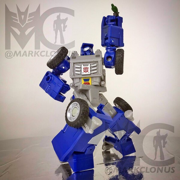 Transformers Legacy Deluxe Class Beachcomber Official Design Image  (5 of 10)